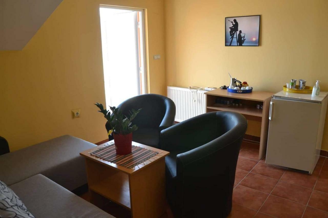 Guest House Bole Vinci Extérieur photo